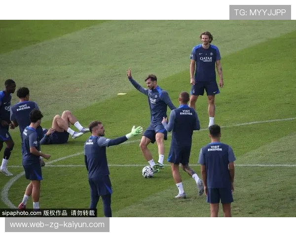 巴黎圣日耳曼中场训练:速度与传球视野并行提升 巴黎圣日耳曼中场训练:速度与传球视野并行提升